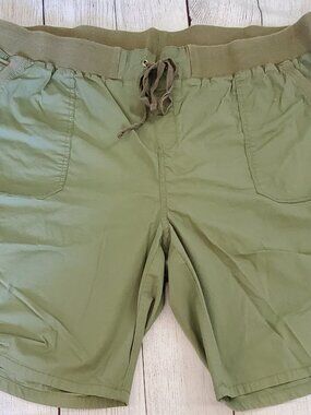 The Avenue Women's Plus Size Shorts Size 22/24 Green